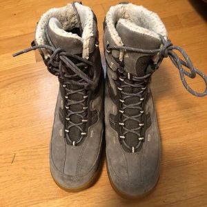 Vasque snow boots - used only 3 times WATERPROOF
